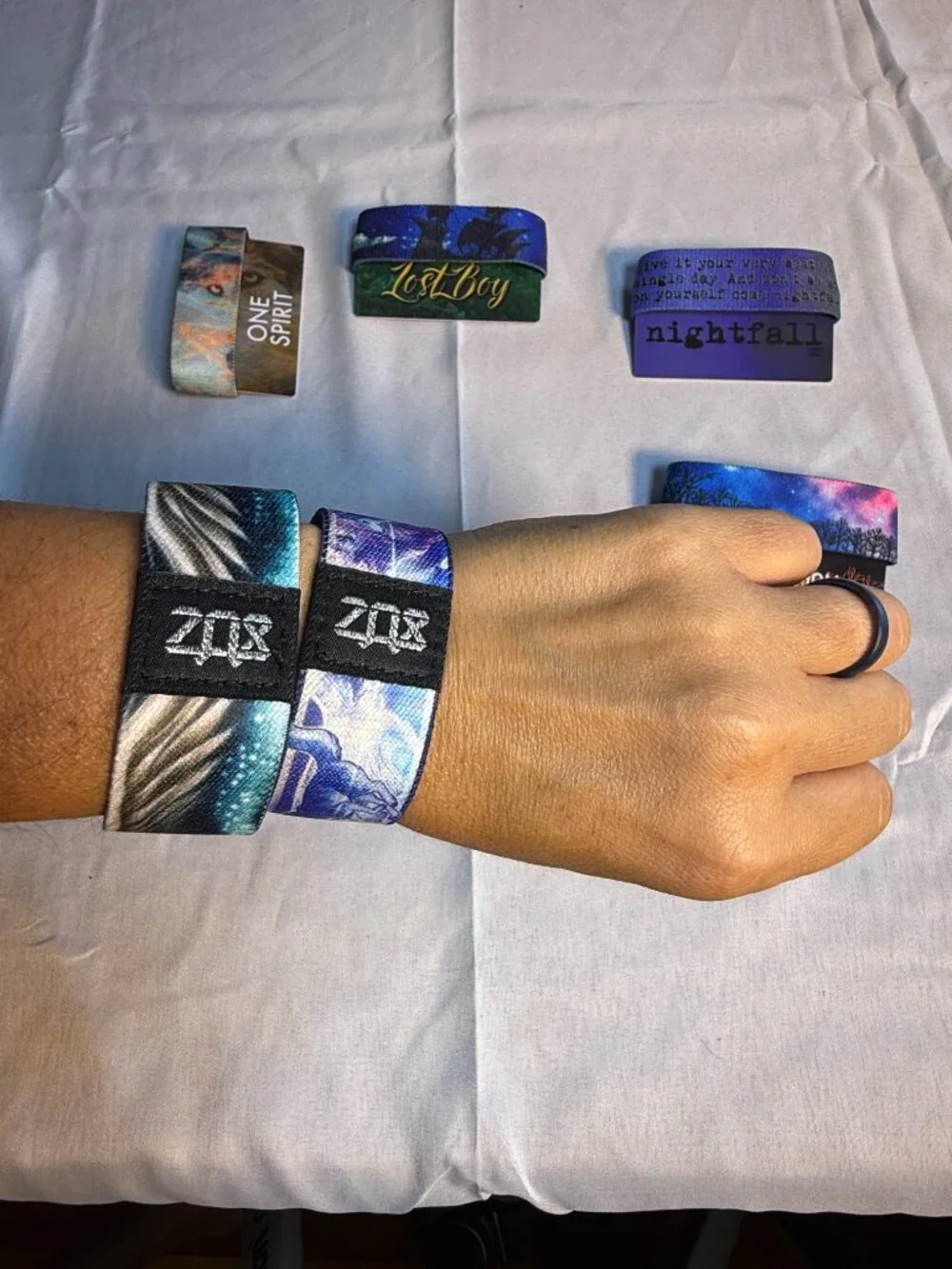 Zox lot of 8 Bracelets. Reversible stretch bracelets, diff design on each side!